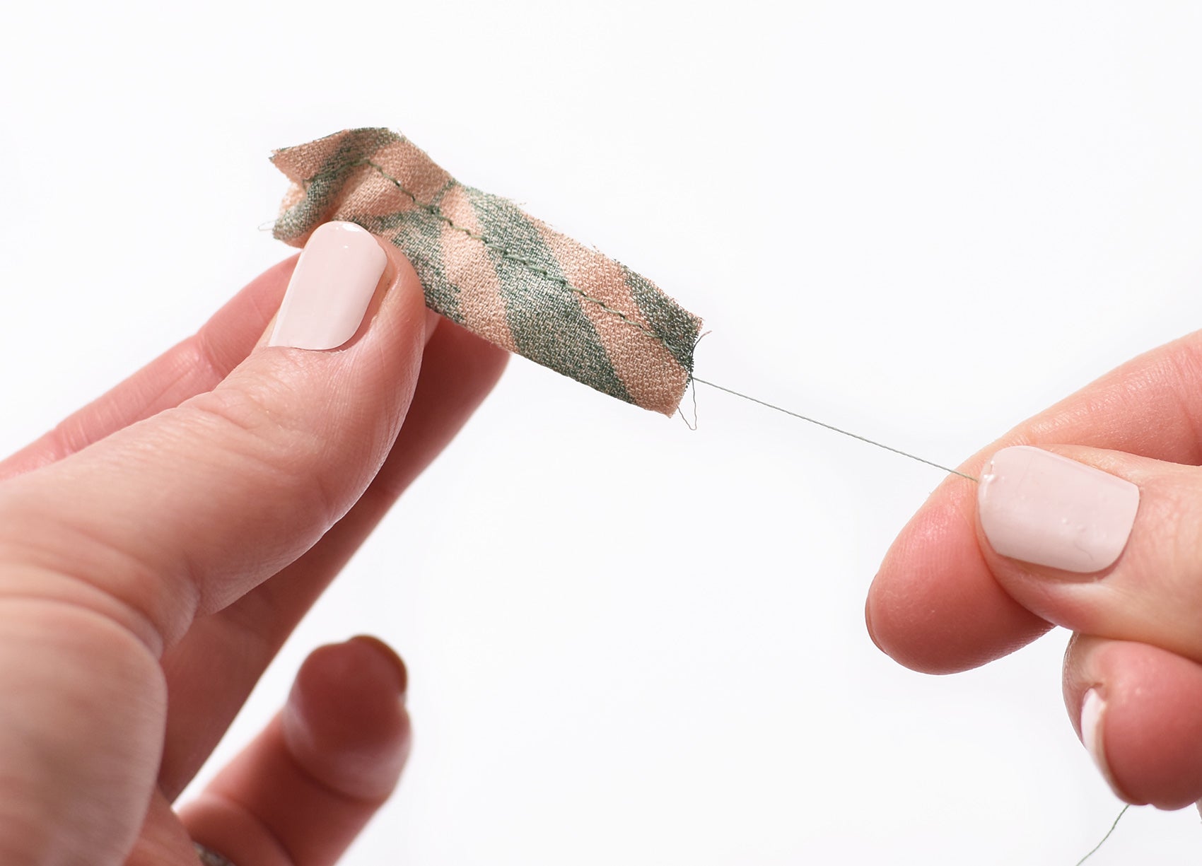 How to turn a very narrow fabric strip – Threads by Caroline